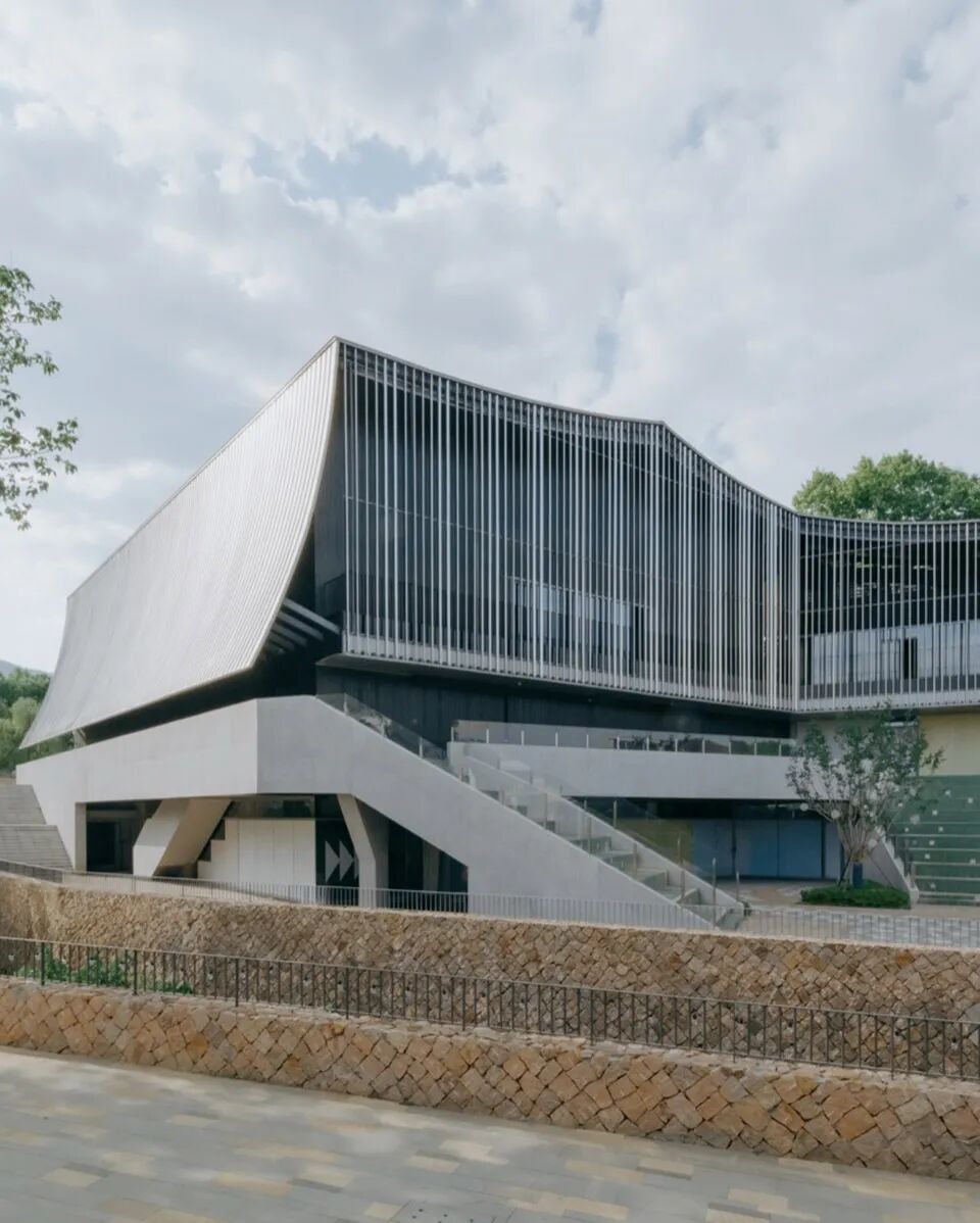 德清莫干山庾街燎原剧场鸟瞰，青年建筑原文配图，摄影朱雨濛