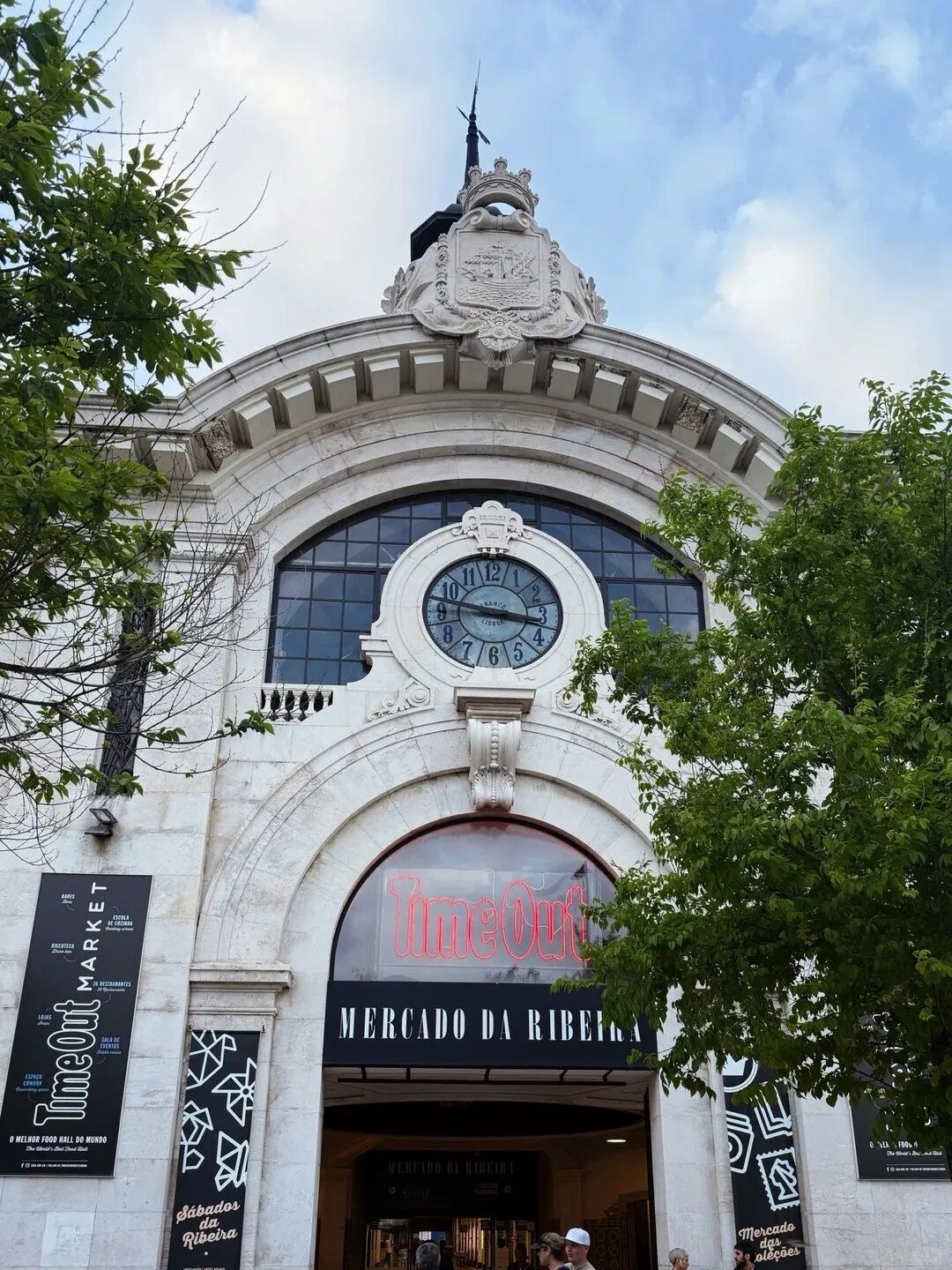 里斯本 Time Out Market 所在的市场建筑外观，和桥机构原文配图