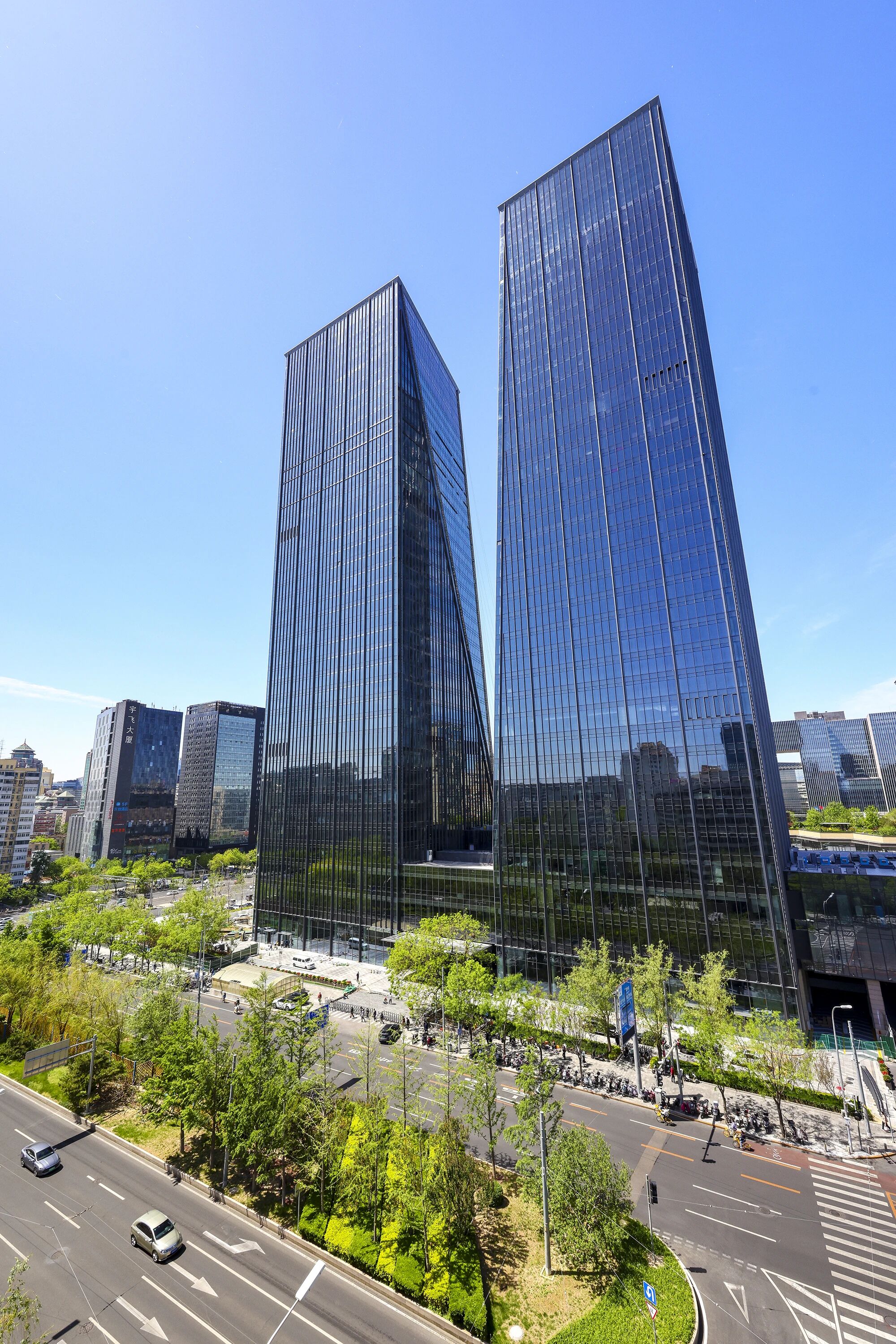 信达中心写字楼双塔实景，北京信达中心供图